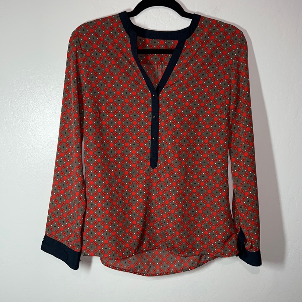 Banana Republic Blouse long sleeve buttoned cuff